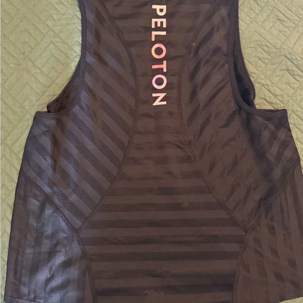 Bundle of 4 Peloton Lululemon Tops - Picture 12 of 13